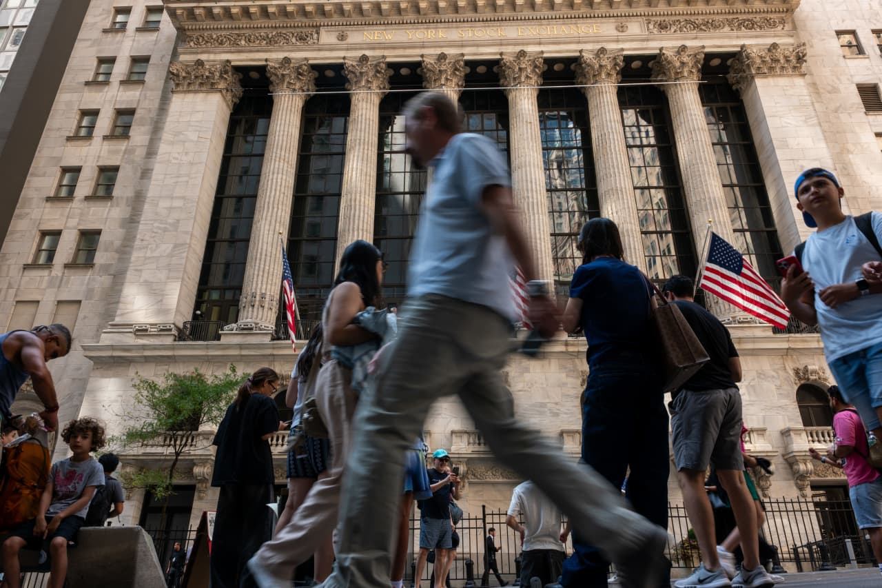 Hedge funds forced out of tech stocks may leave the market at the mercy of retail traders