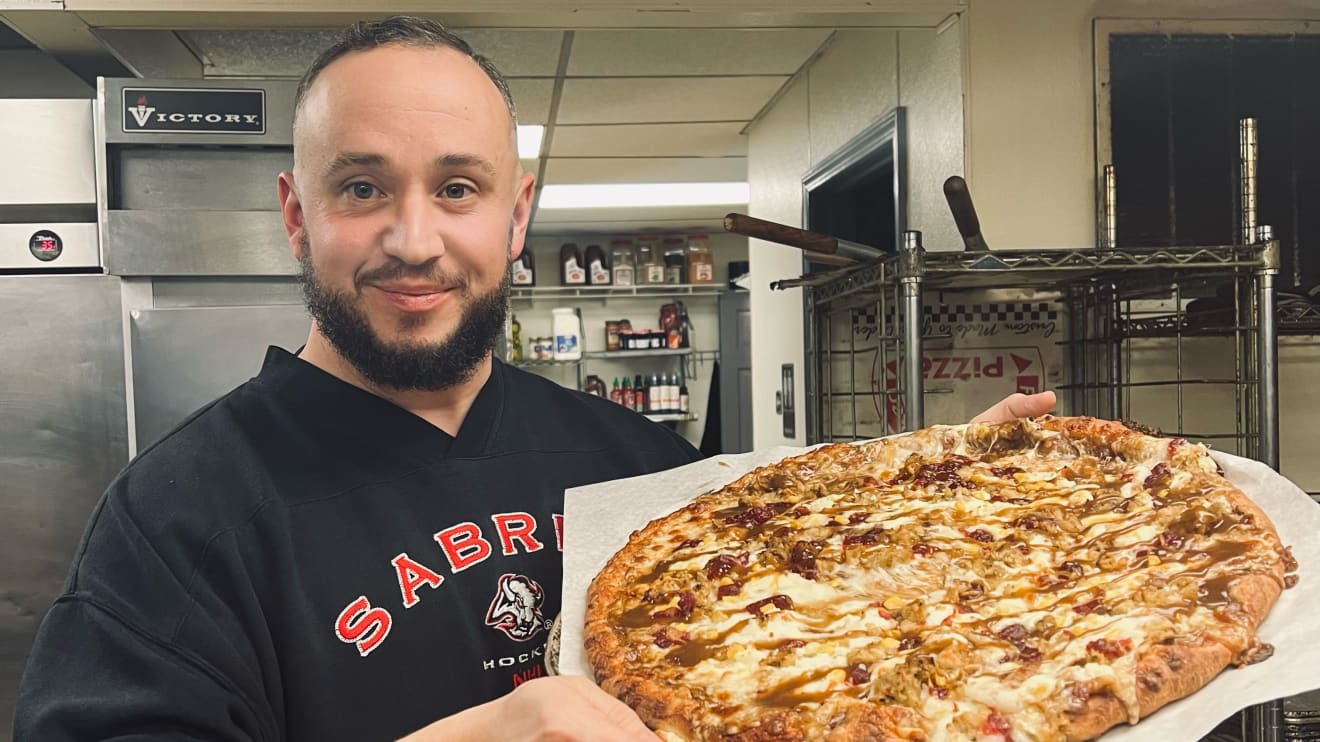 #The Margin: Ready for Thanksgiving pizza? A new holiday tradition tosses turkey and trimmings on your favorite slice