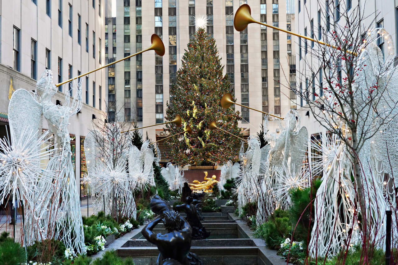 WATCH: The famous Rockefeller Christmas tree lights up for the season