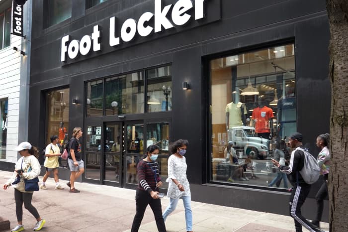 Silver nike sale foot locker