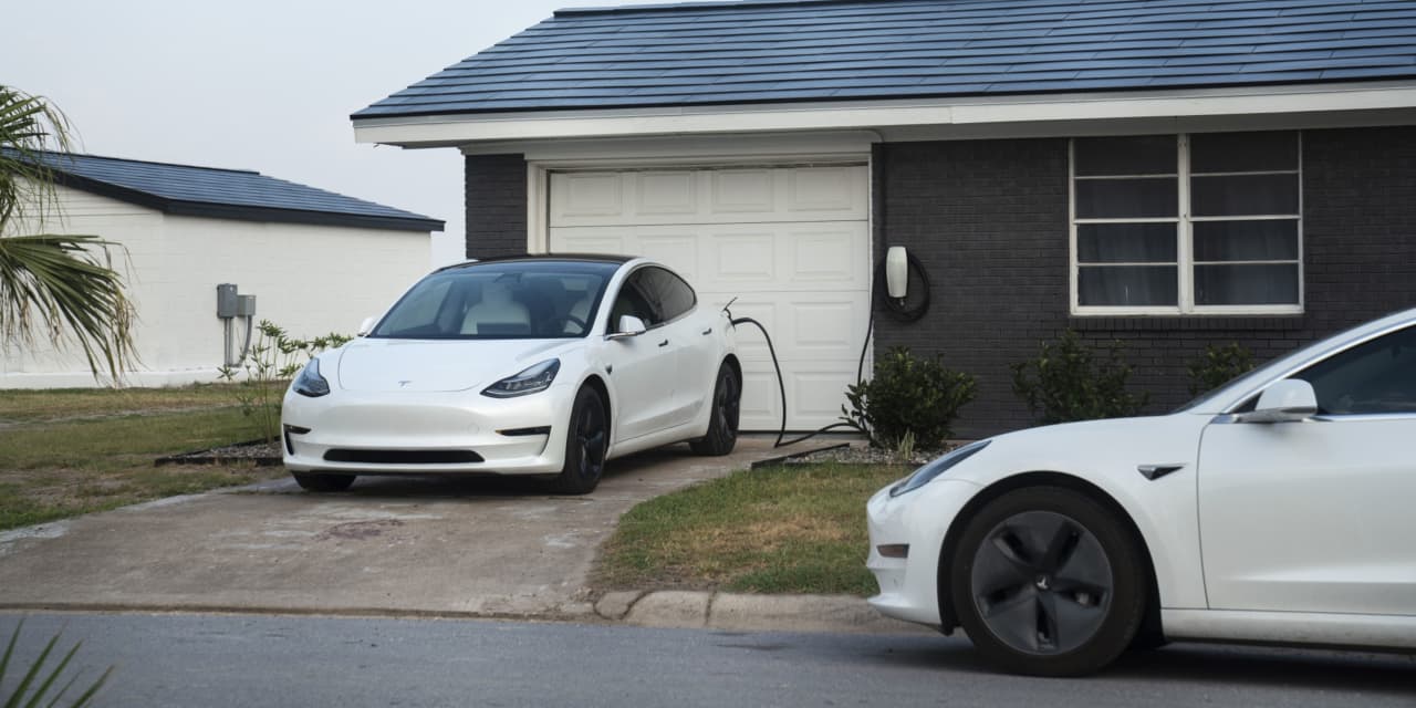 La SEC está investigando a Tesla por las acusaciones de células solares del denunciante