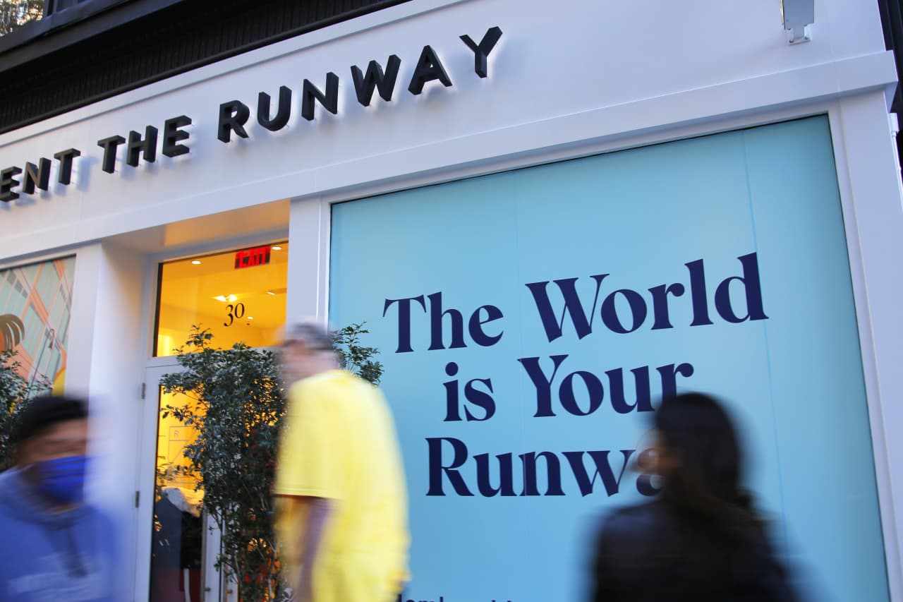 Rent the Runway expects ‘milestones’ and breakeven cash flow in 2024 as its stock price surges.