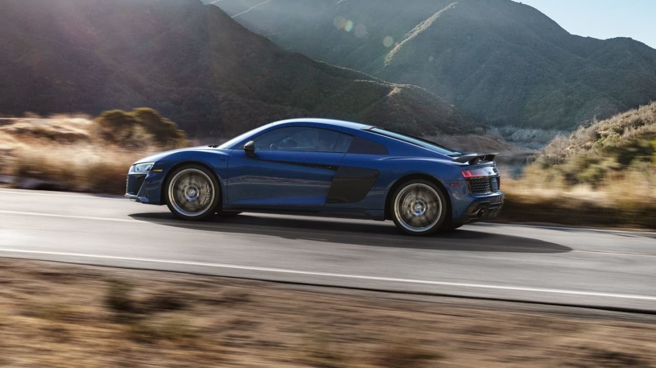 audi r8 2022 wallpaper