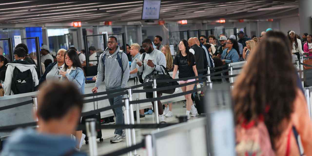 The shutdown is starting to undermine airlines’ on-time-performance improvement