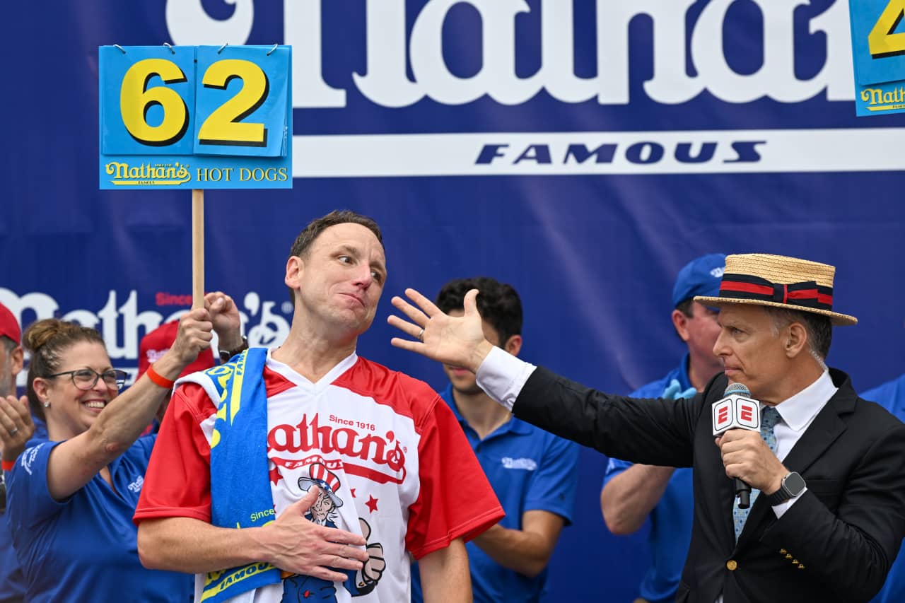 Joey Chestnut is favored to win Nathan’s hot-dog eating contest — but the smart money is betting another way