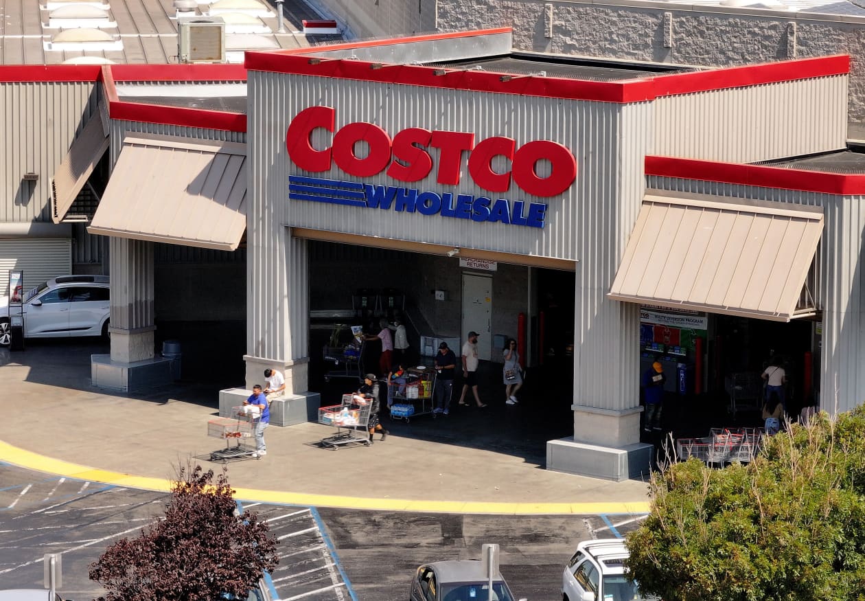 Costco’s sales are strong, but valuation ‘leaves no room for error
