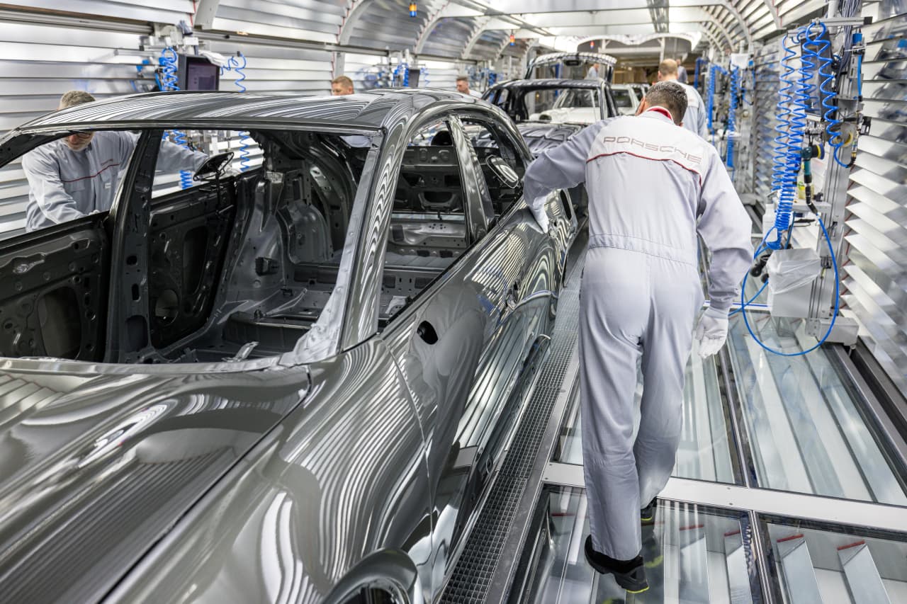 Porsche warns on profits due to aluminum shortage