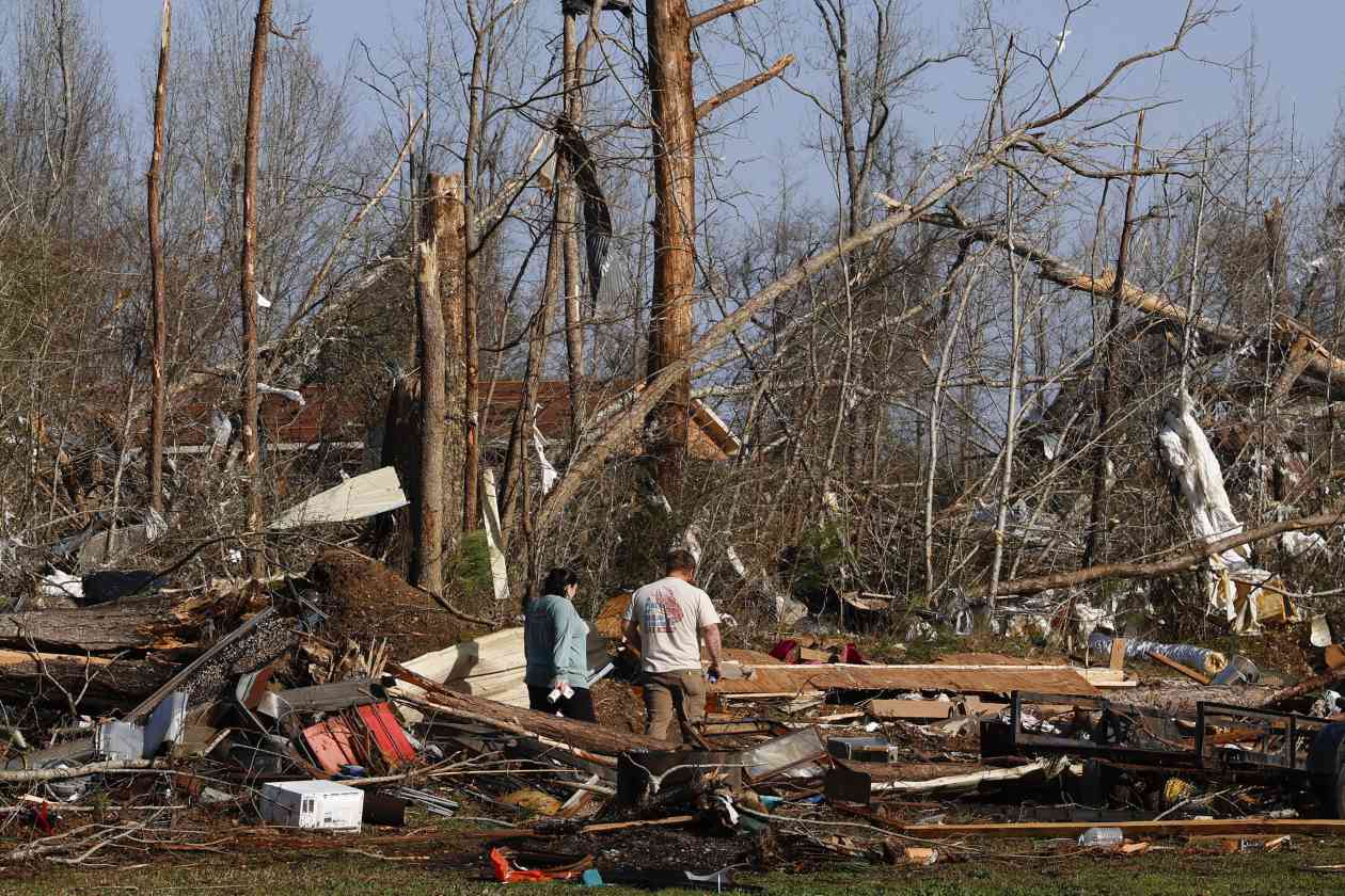 Severe weather leaves at least 37 dead as tornadoes, wildfires and dust ...
