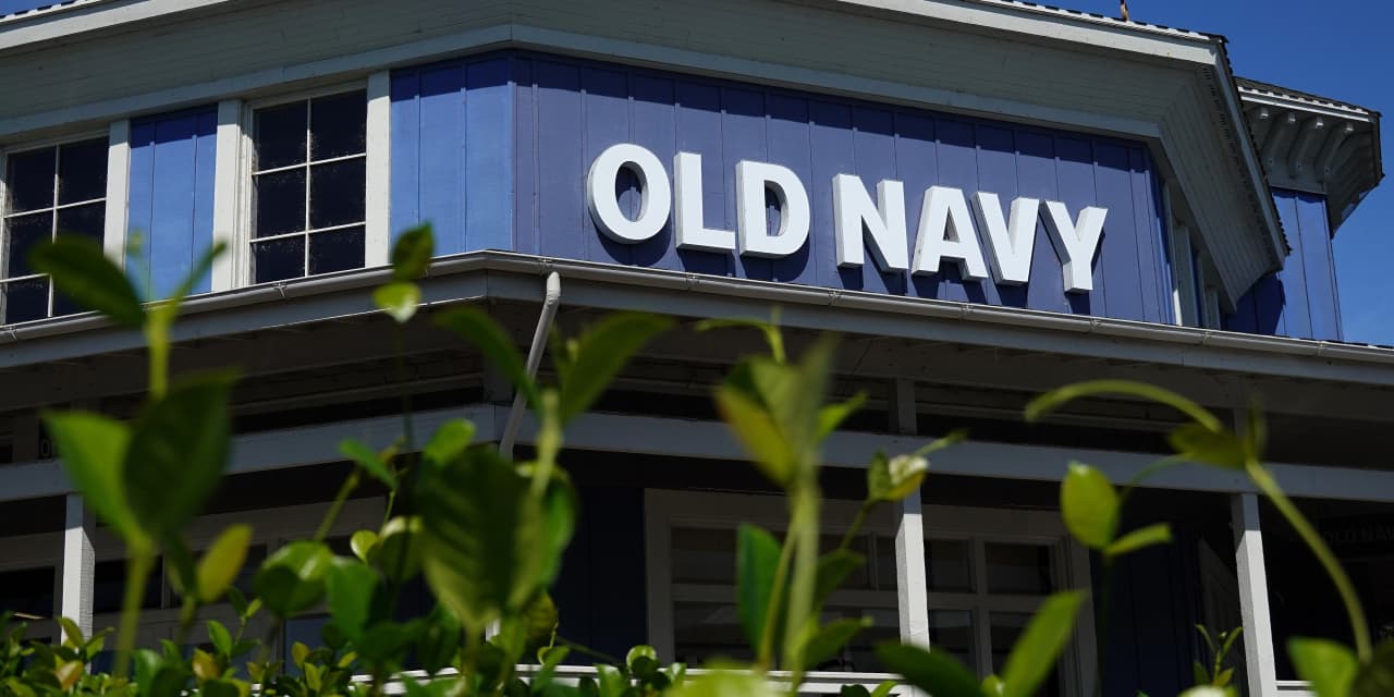Gap and American Eagle stock are both getting crushed, and neither retailer is blaming the economy