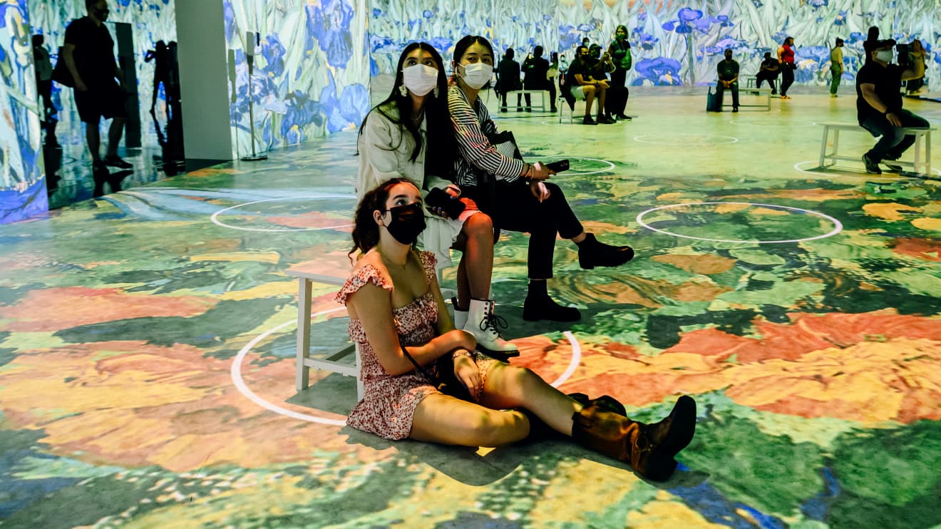 How immersive Van Gogh exhibitions are challenging the museum world