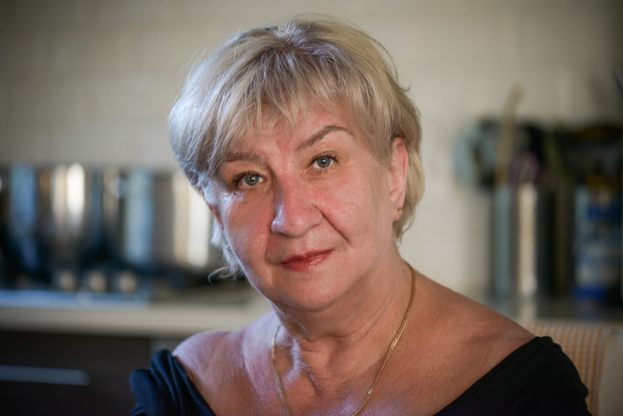 My friend, 62, earns $20,000 a year. Should she take Social Security now — or claim survivor’s benefit at 67?