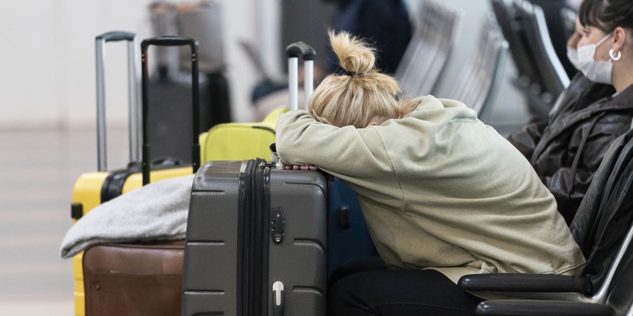 #: ‘I’m going to lose my mind’: 2021 was a year of air rage, canceled flights, overworked airline staff and omicron — and it’s not over yet