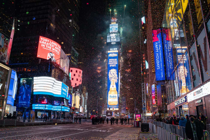 Weather In Nyc On Christmas Eve 2022 New York Gets Lucky As New Year's Eve Weather Forecast Predicts Huge Winter  Storm For Central U.s. - Marketwatch