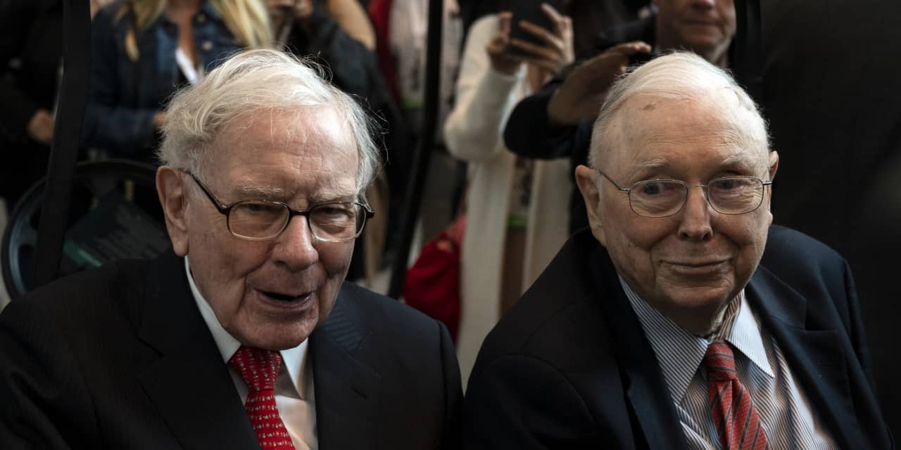 Crypto enthusiasts sniff at Buffett Munger comments on bitcoin. ‘It took them decades before they decided to invest in Apple’ one analyst says. – MarketWatch