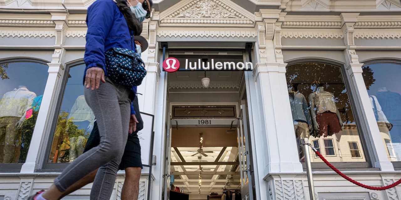 #: Lululemon is launching a membership program, part of a plan to reach $12.5 billion in revenue in five years