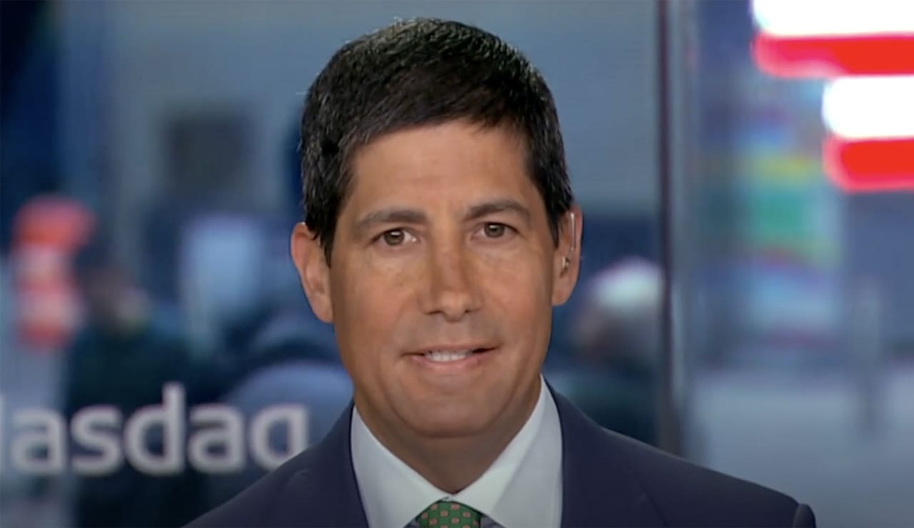 Kevin Warsh, floated as Trump Fed chief, says Powell is ‘goosing’ the economy