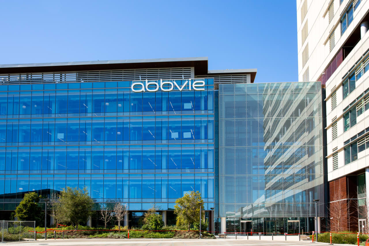 AbbVie’s quarterly results top estimates as newer drugs cushion Humira’s slide