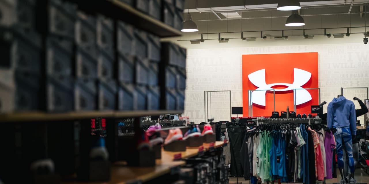 How s Right - Hand Man Plans to Turn Around Under Armour damske