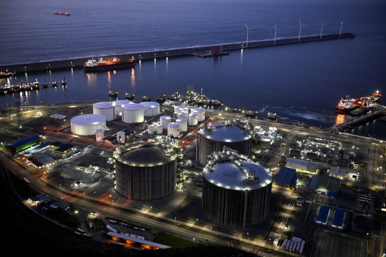 Brent oil futures climb above $100 on continued disruption to Strait of Hormuz traffic