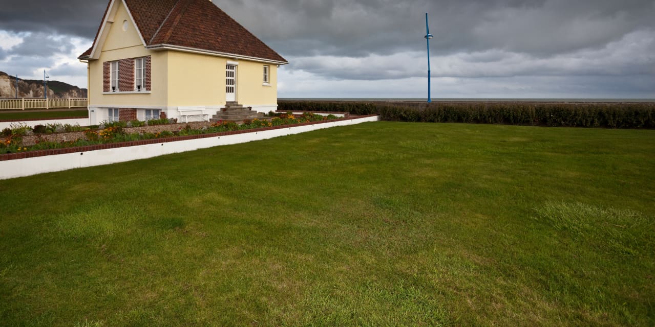 #The Big Move: I’m selling a home with a vacant lot, but my buyer can’t get a loan to cover everything. Should I let him pay me in installments?