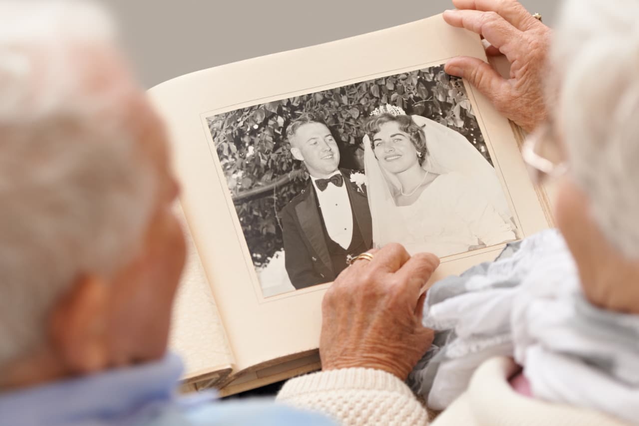 Opinion: Losing a spouse's Social Security benefit can push the elderly  into poverty - MarketWatch
