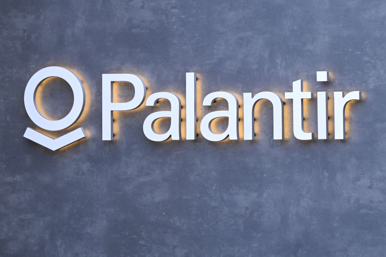 These stocks are cheaper ways to invest in Palantir’s success