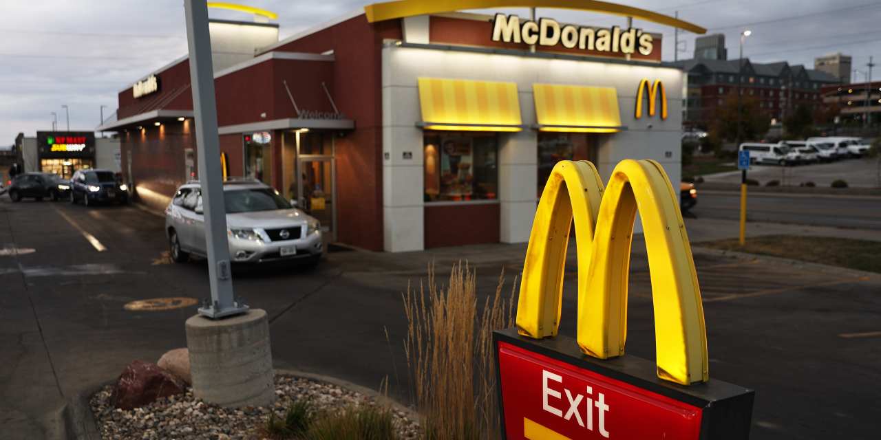 McDonald’s meldet, dass die günstigen Menüs die Kunden zurückbringen ...