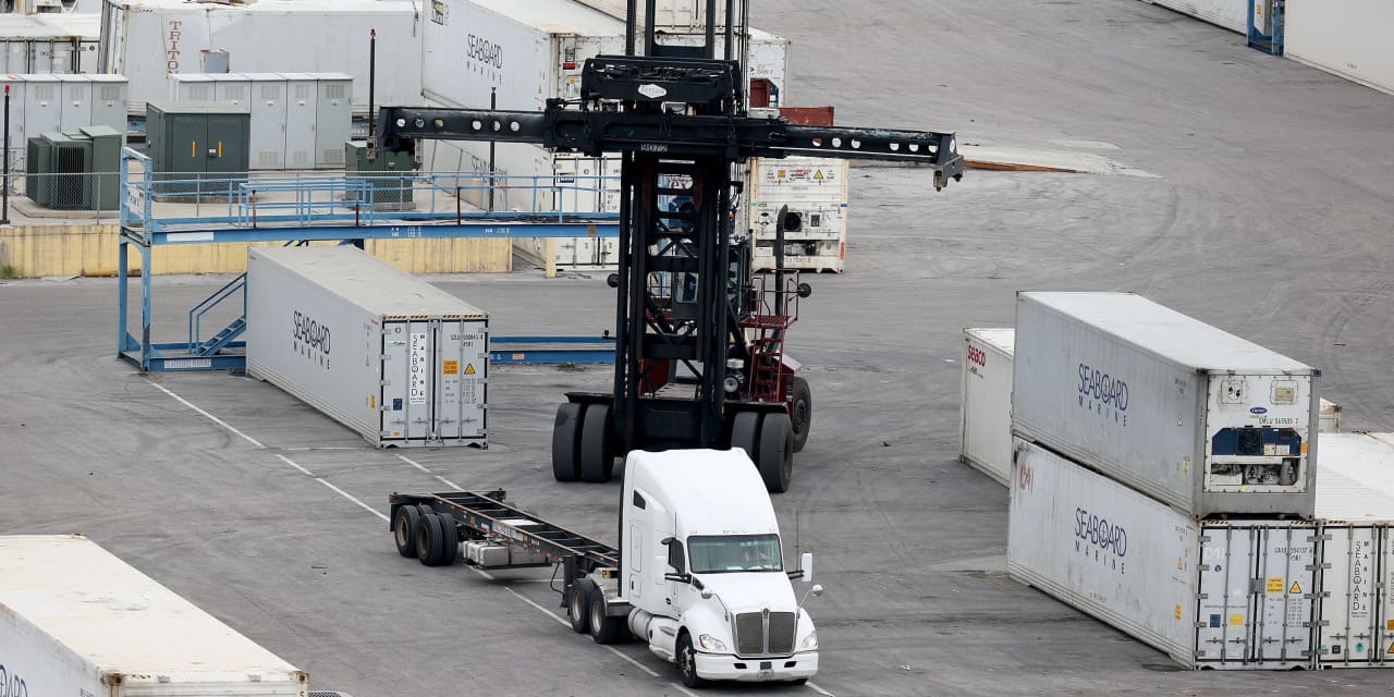 U.S. trade deficit hits 9 billion in 2021 and shatters record