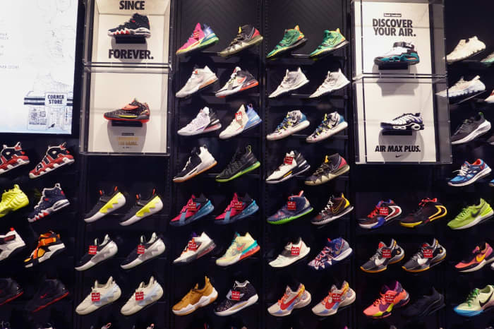 Foot locker shoes hot sale in stock