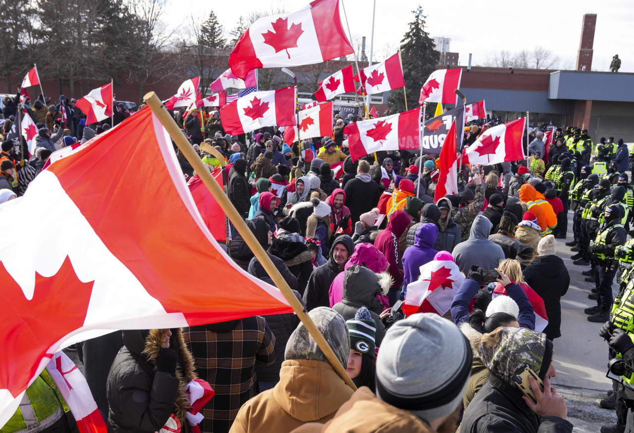 Canada Border Blockade Eases, Protesters Still Block Bridge - MarketWatch