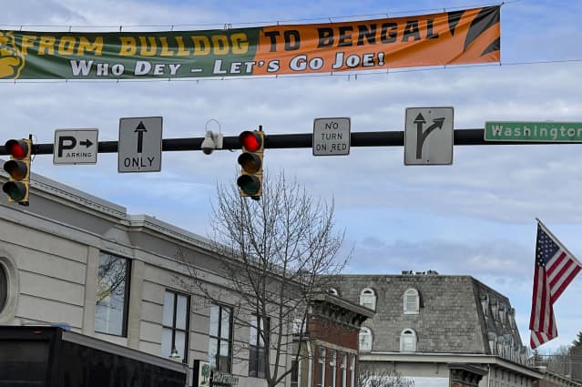 Cincinnati quarterback Joe Burrow's tiny hometown outside Athens, Ohio, is  bursting with pride this Super Bowl Sunday - MarketWatch