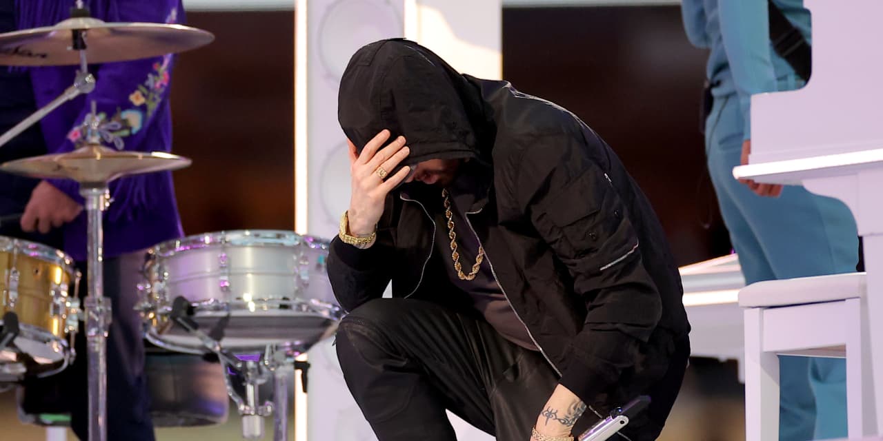 Super Bowl halftime show 2022: Eminem took a knee, hip-hop took over