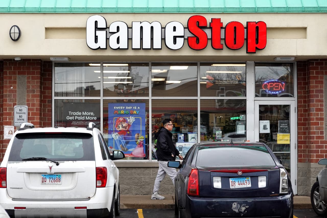 GameStop hints at its next bitcoin buy. The stock is tumbling. - MarketWatch