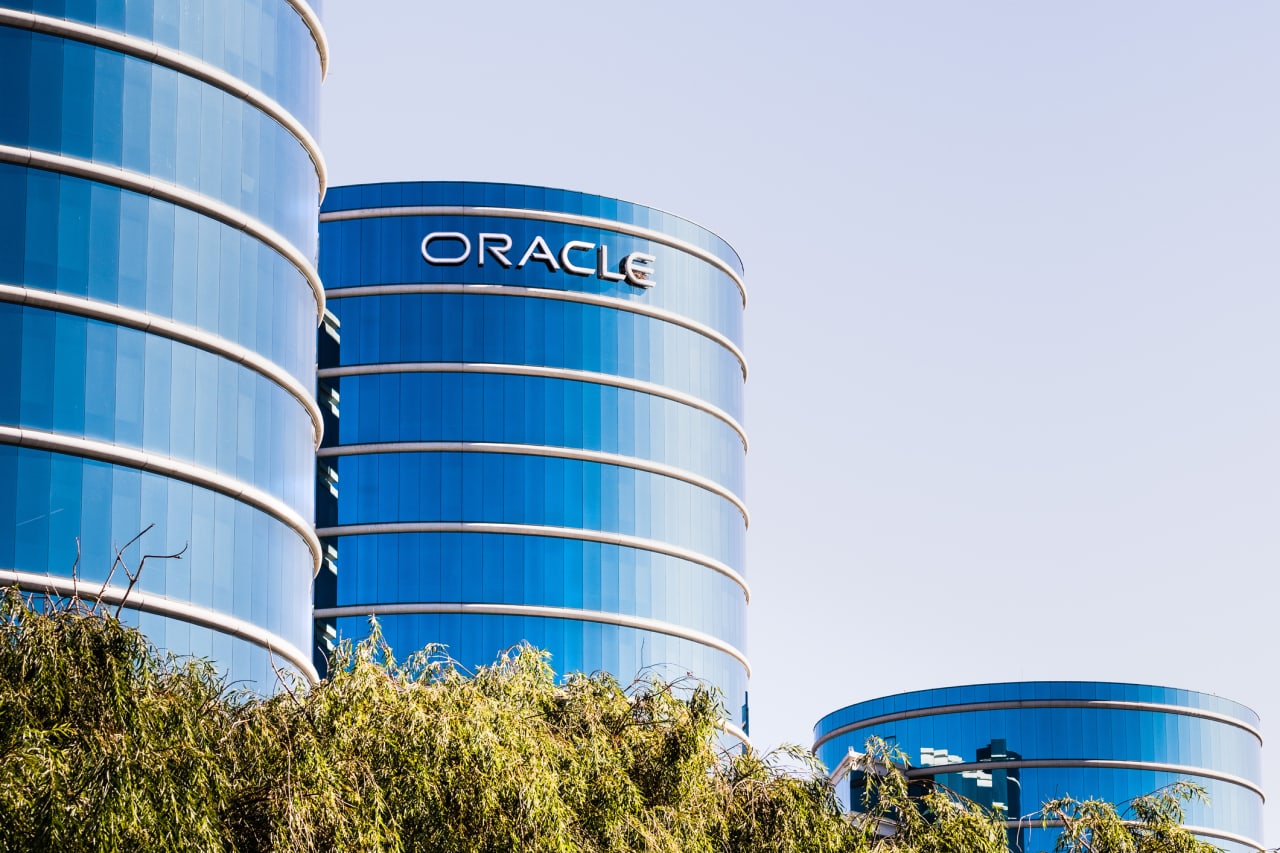 Oracle amps up its AI bet with a plan to raise as much as $50 billion this year