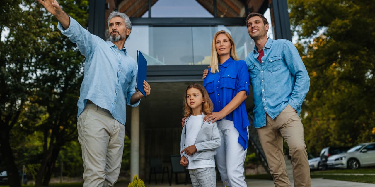 Mortgage rates fall in latest week. Economists say this could mark the ...