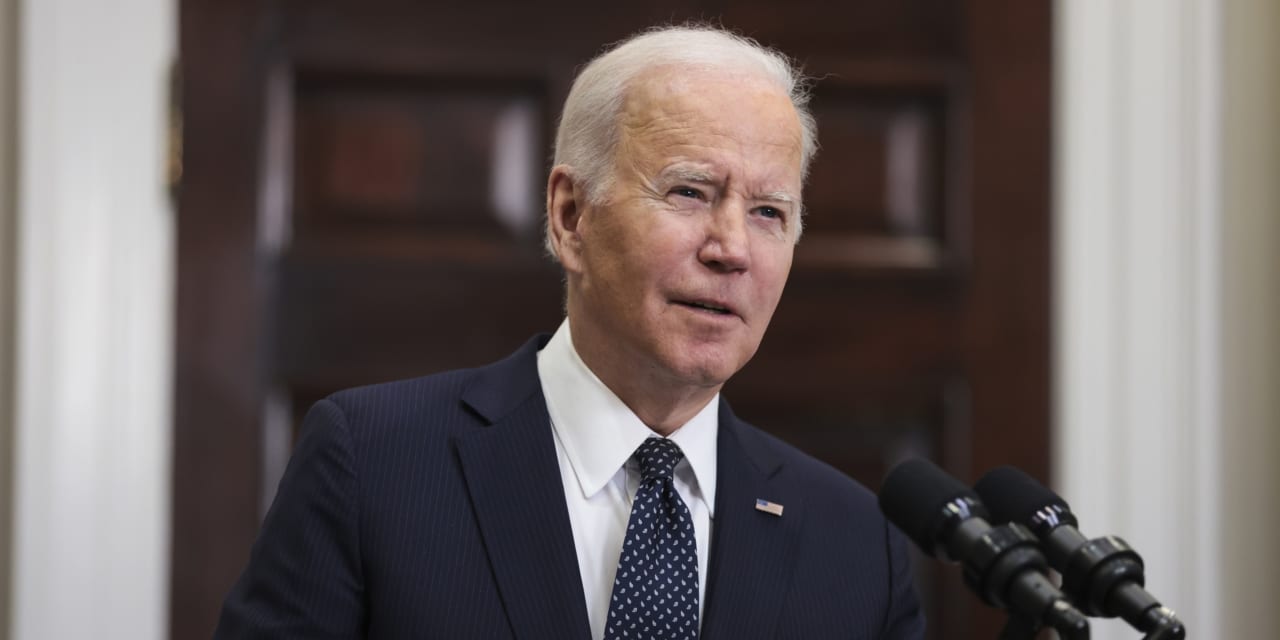 #: Biden signs executive order prohibiting U.S. business with Ukraine’s breakaway regions