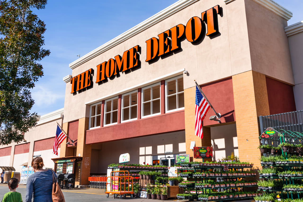 Home Depot sends a very different message about the economy