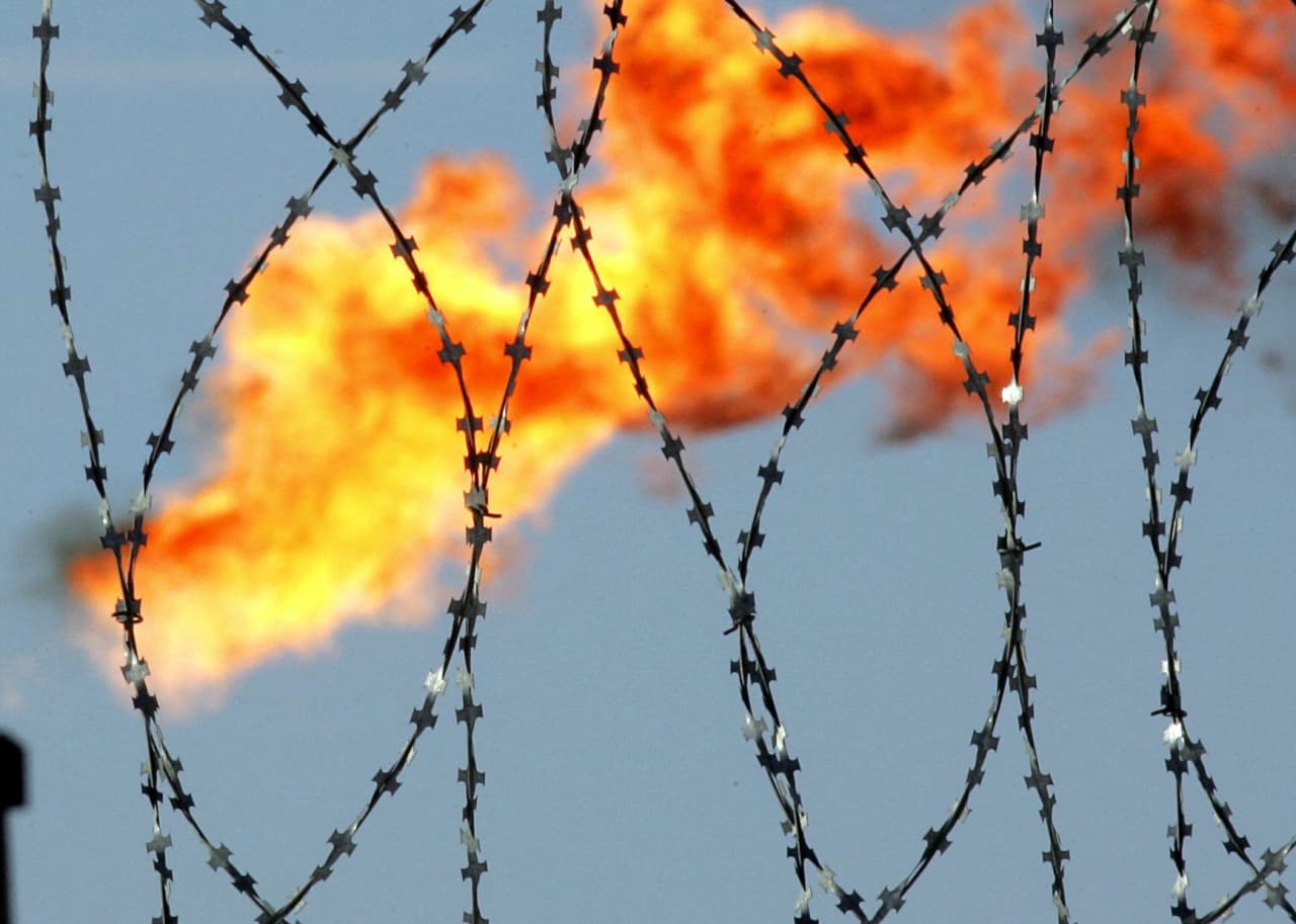 Oil prices touch highs above $100 amid Russian airstrikes in Ukraine -  MarketWatch