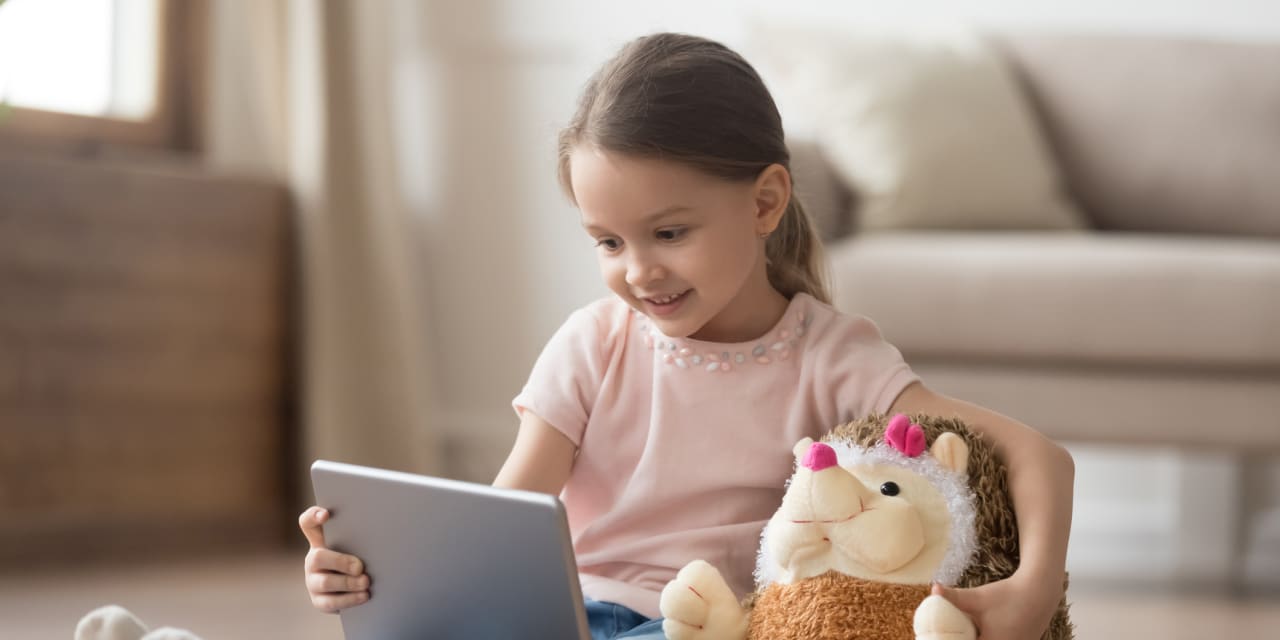 Einfache Technologie, die Ihnen helfen kann, sich virtuell mit Ihren Enkelkindern zu verbinden