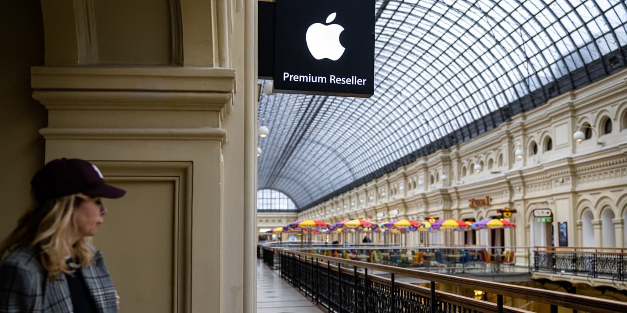 #: Apple pauses sales in Russia, adding to other actions related to Ukraine invasion