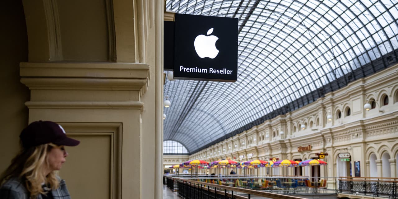 #: Apple pauses sales in Russia, adding to other actions related to Ukraine invasion