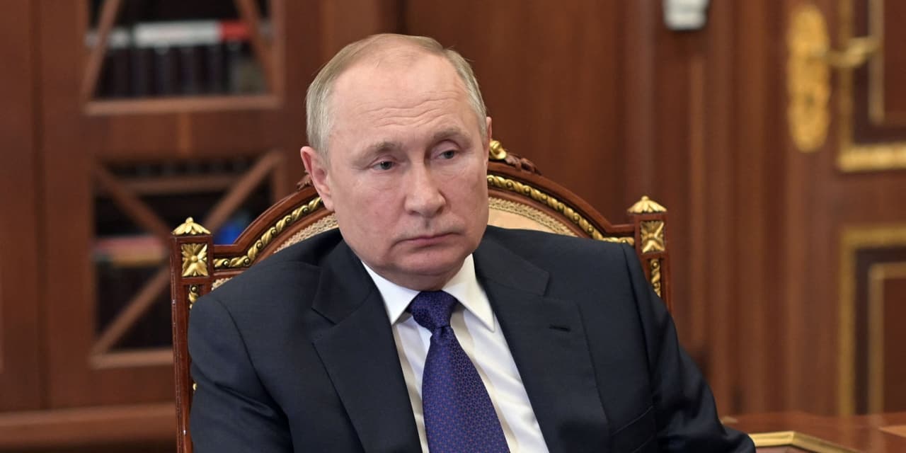 Putin indicators decree to ban leaving Russia with greater than ,000 in overseas forex