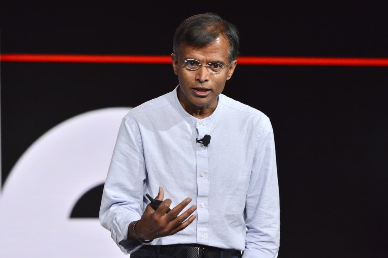 Top tech stocks are ‘cash machines,’ so keep buying, says the dean of valuation