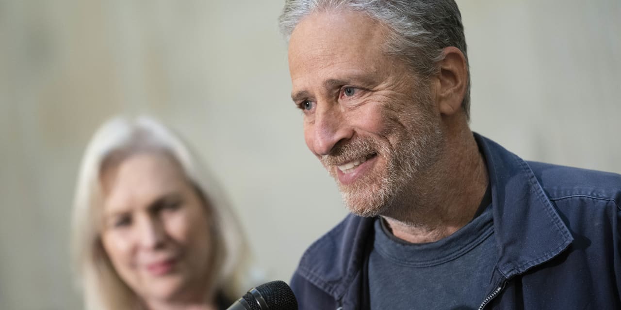 #: ‘They crowdsourced a way of rooting out corruption,’ Jon Stewart praises Reddit Apes in interview with SEC’s Gensler