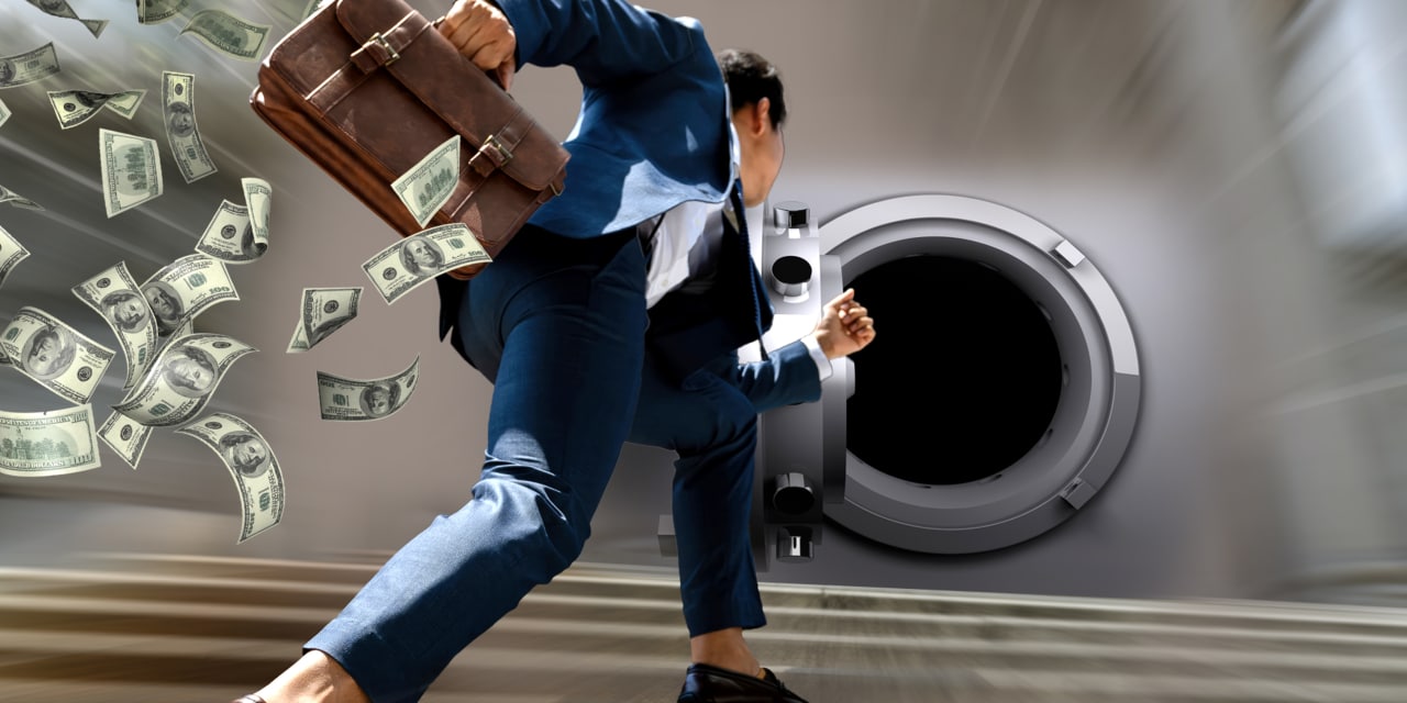 Experts now recommend a 12-month emergency fund. How to quickly save thousands.