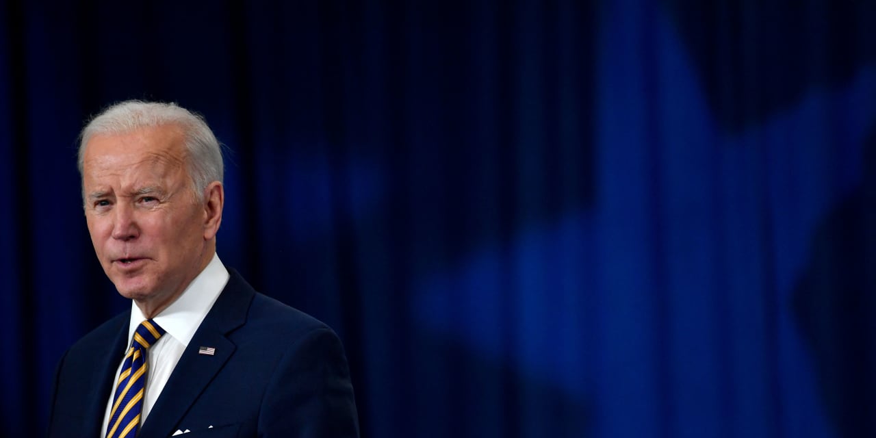 Biden signs executive order mandating study of federal crypto policy