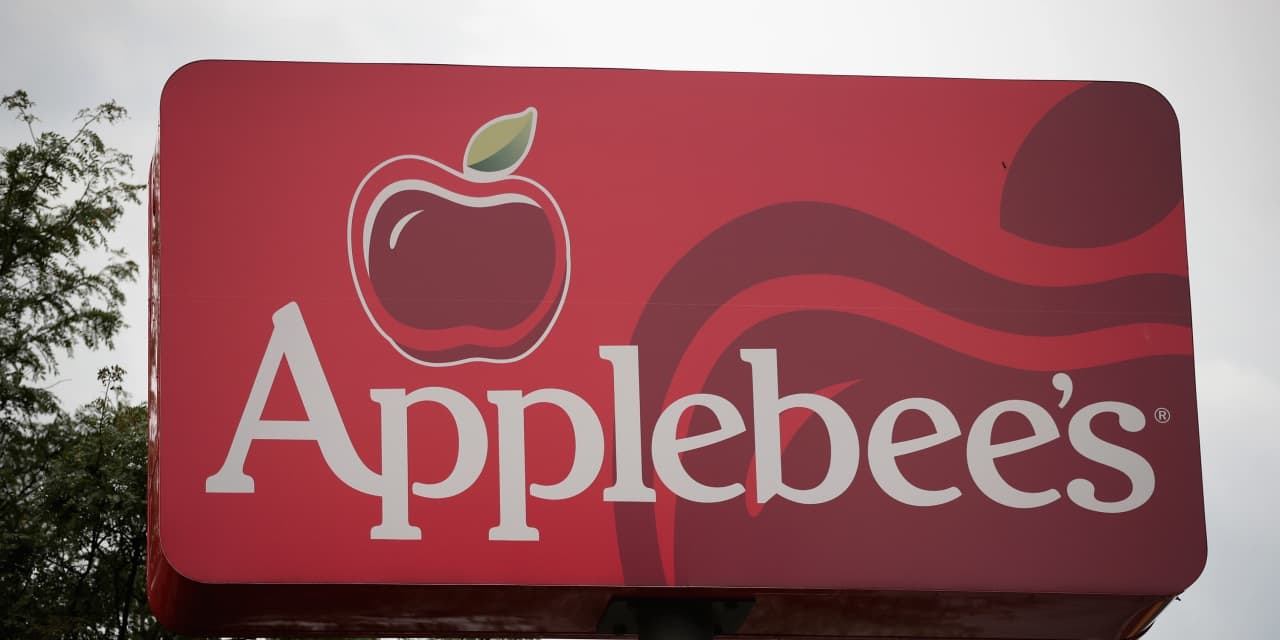 Applebee’s ‘underwhelming’ $9.99 meal deal draws downgrade for Dine Brands