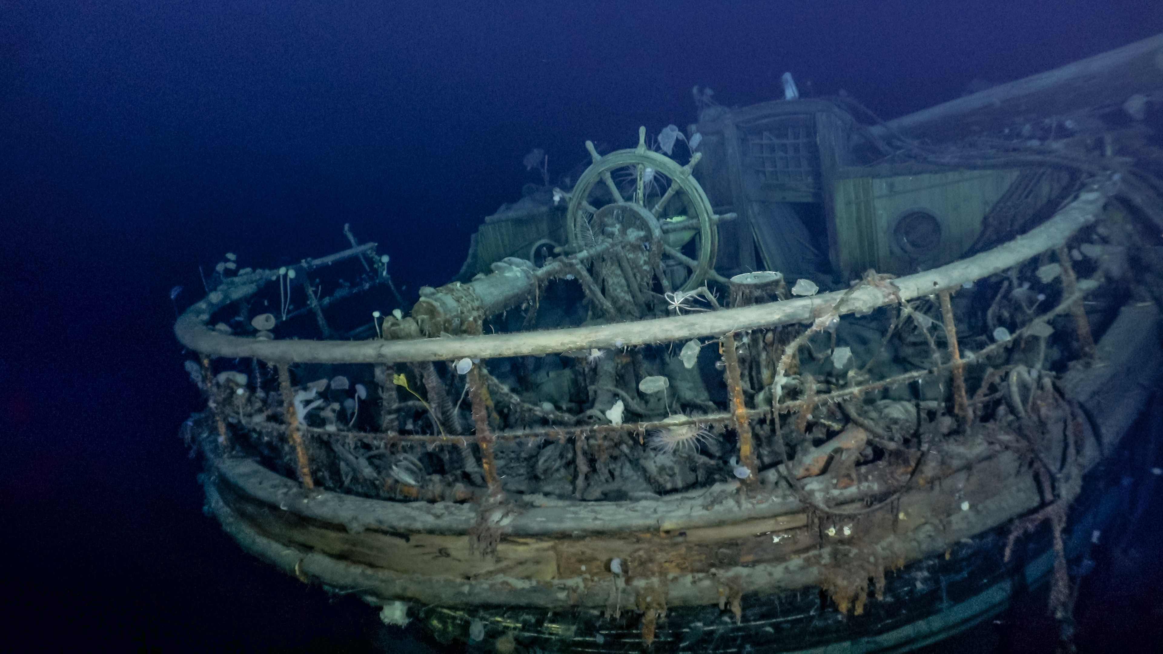 В каком океане затонул. Эндьюранс корабль Антарктида. Эндьюренс корабль Шеклтона. Затонувший корабль Эндьюранс. Эндьюранс экспедиционное судно.