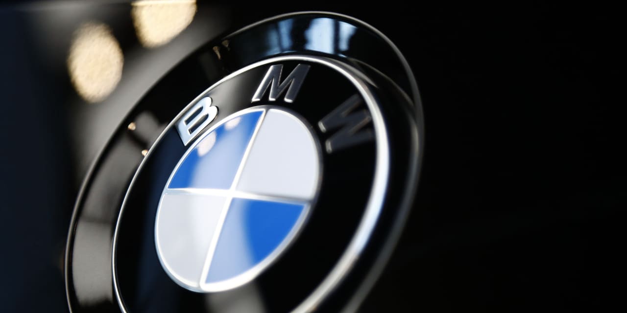 BMW menarik 917.000 kendaraan karena risiko kebakaran mesin
