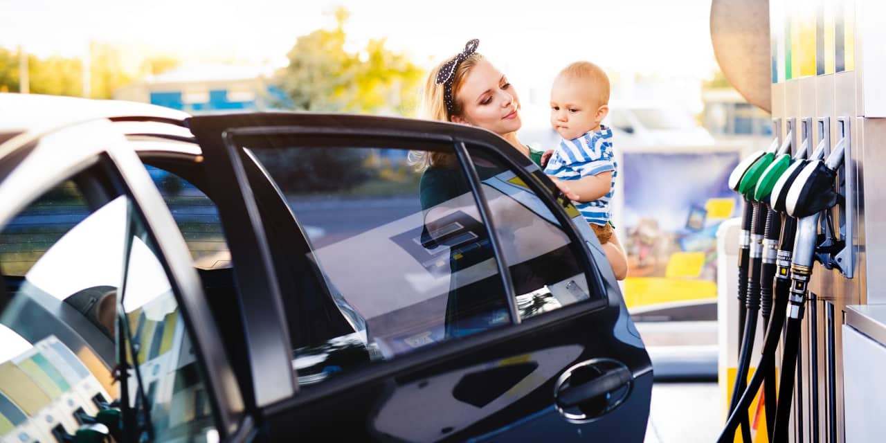 ¿No está listo para un vehículo eléctrico, a pesar del aumento de los precios de la gasolina?  Abróchate el cinturón, aquí tienes algunos de los coches tradicionales más económicos